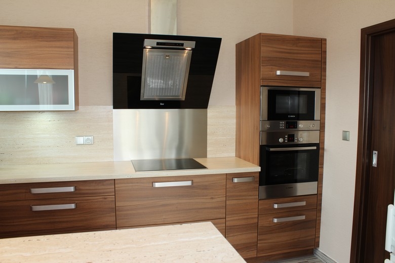 Na u0161e realizace Moderní kuchyn u011b z lamina KYDL u00cd u010cEK Kuchy u0148ské studio Plze u0148 Na u0161e realizace Moderní kuchyn u011b z lamina KYDL u00cd u010cEK Kuchy u0148ské studio Plze u0148