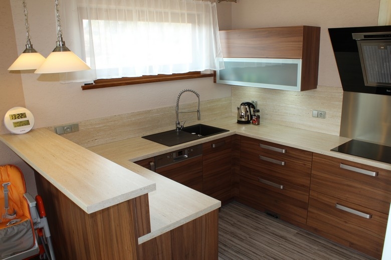 Na u0161e realizace Moderní kuchyn u011b z lamina KYDL u00cd u010cEK Kuchy u0148ské studio Plze u0148 Na u0161e realizace Moderní kuchyn u011b z lamina KYDL u00cd u010cEK Kuchy u0148ské studio Plze u0148