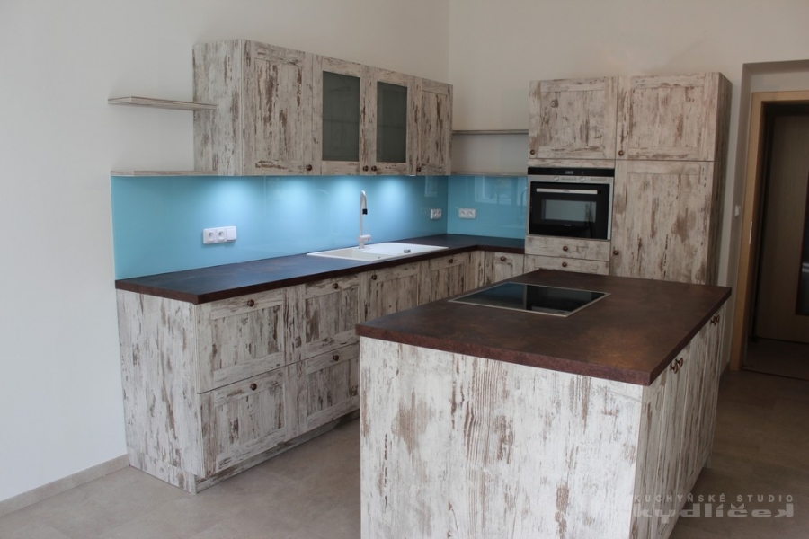 Na u0161e realizace Moderní kuchyn u011b z lamina KYDL u00cd u010cEK Kuchy u0148ské studio Plze u0148 Na u0161e realizace Moderní kuchyn u011b z lamina KYDL u00cd u010cEK Kuchy u0148ské studio Plze u0148
